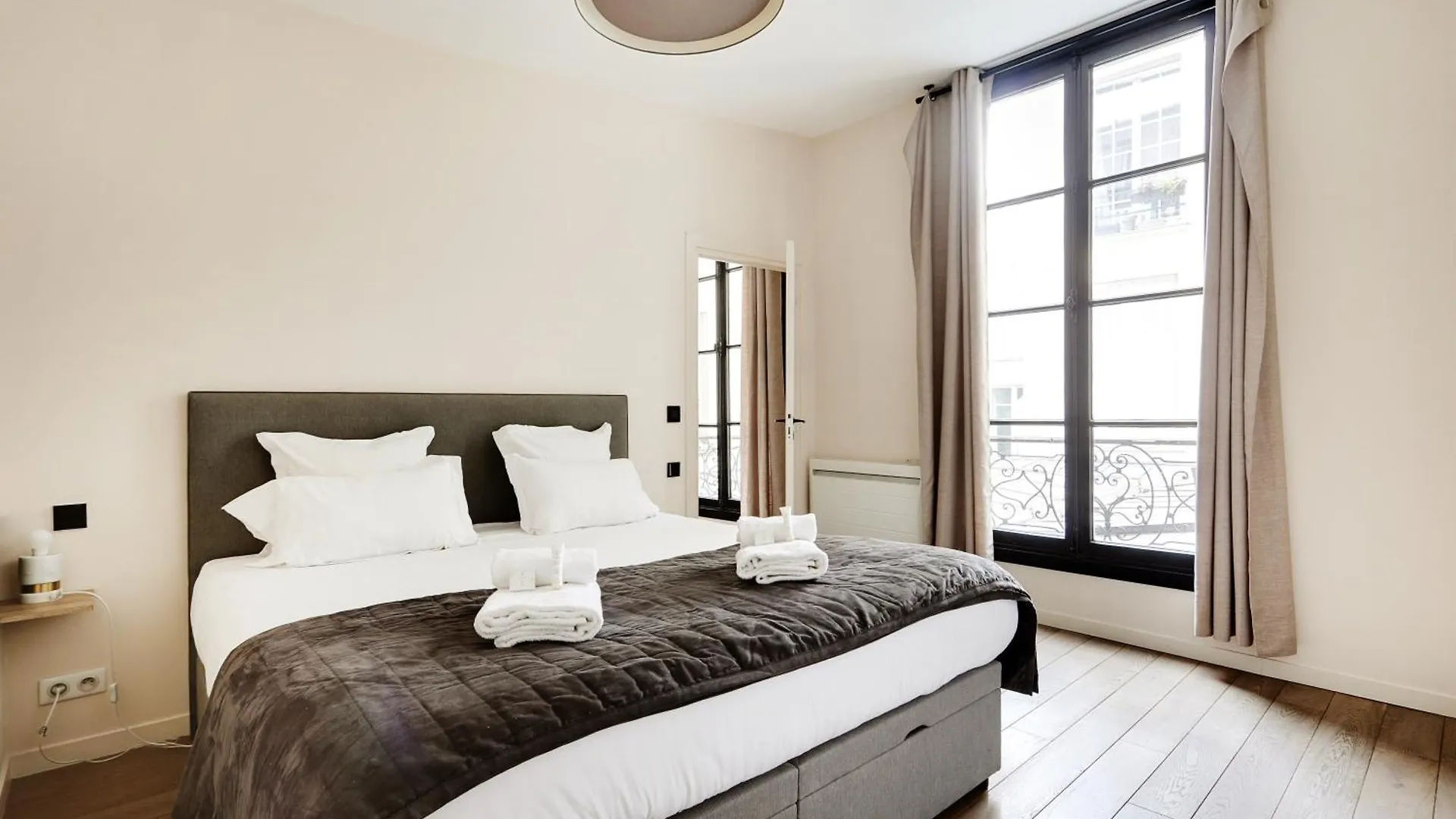 Pick A Flat'S Apartment In Le Marais - Rue Sainte Croix De La Bretonnerie Paris